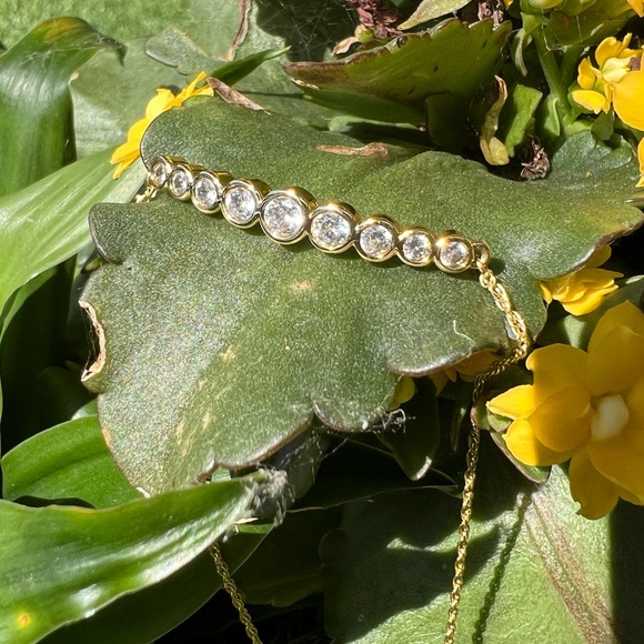 STUNNING Kate Spade slider bracelet. GOLD and GORGEOUS. - Picture 3 of 4